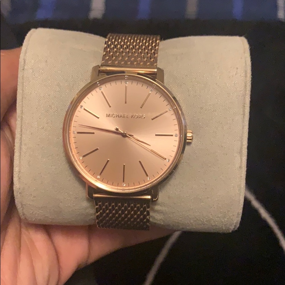 Michael Kors watch only worn twice comes with box